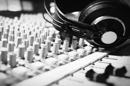 Music industry veterans donate $70 million to USC for new degree program dr-dre-jimmy-iovine-donate-70-million-to-usc