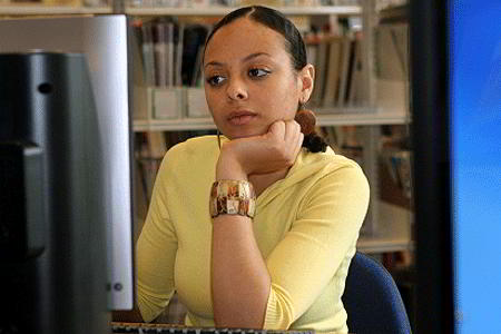 Young woman at the computer (iStockphoto)
